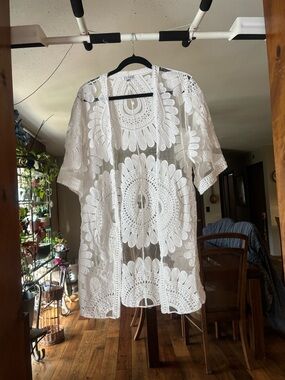 Adore Women’s Boho White Crochet Kimono Cover-Up Size Medium
